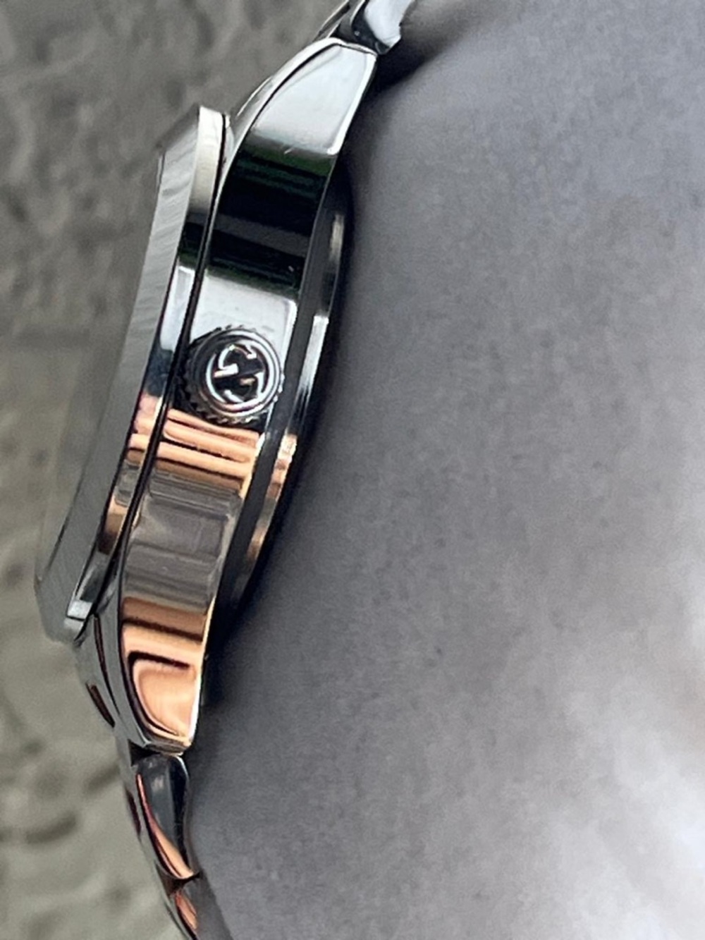 Gucci Silver Stainless Steel Watch with Mother-of-Pearl Cat Dial - Picture 4 of 16